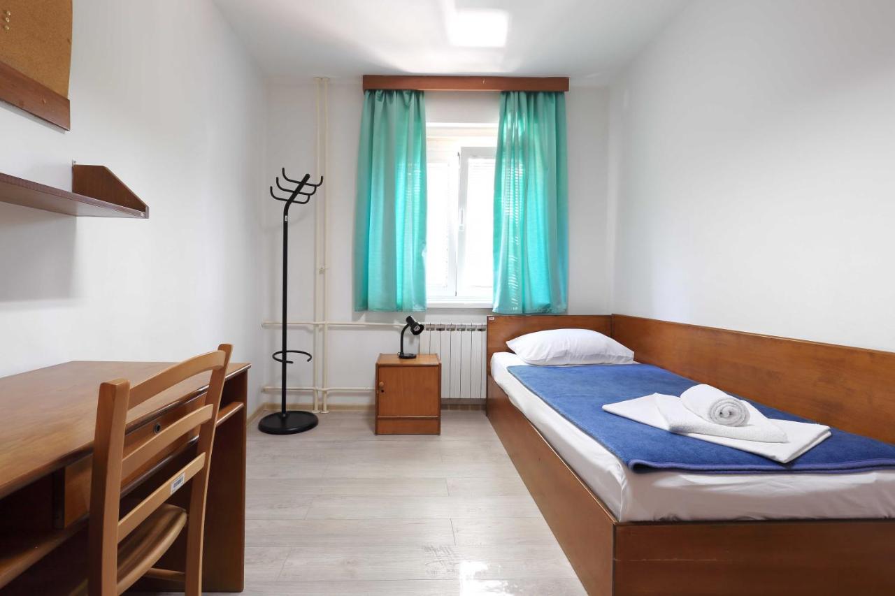 Rooms Studentsko Naselje Ivan Goran Kovacic Rijeka Exterior photo